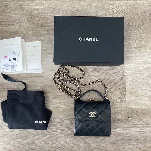 New Chanel Clutch on Chain bag - Picture 2 of 15